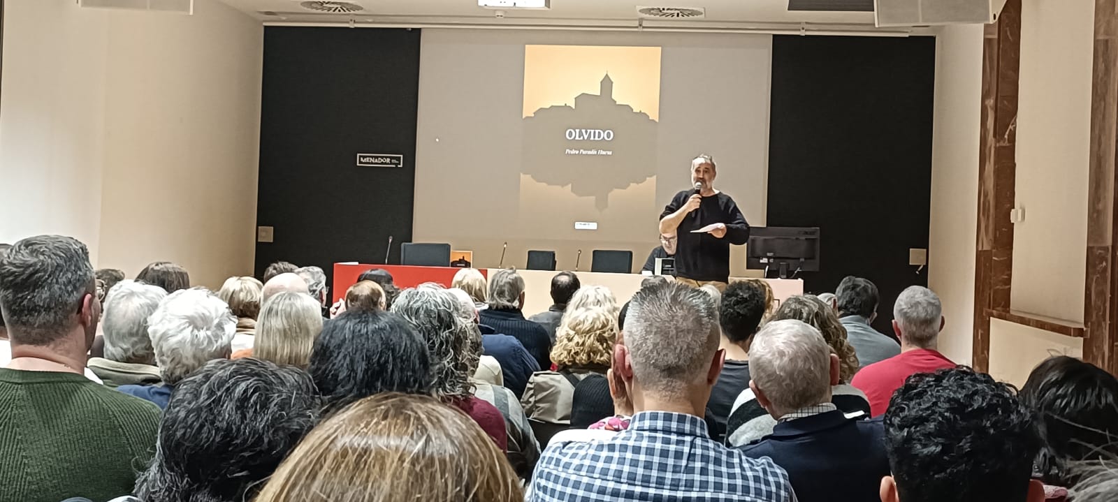 Presentación de la novela «Olvido» en el Menador