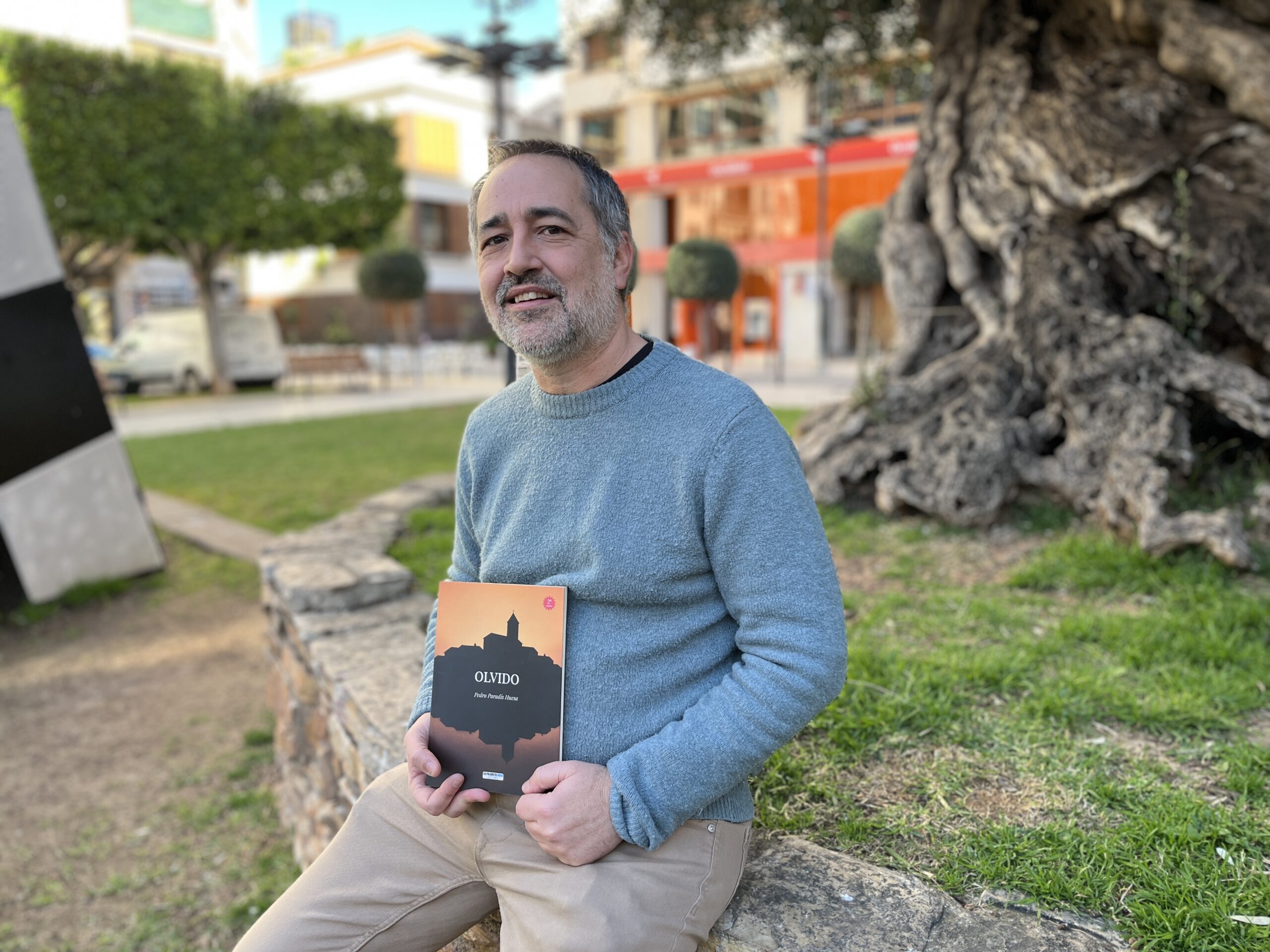 «En los pueblos el silencio pesa más y para sostenerlo hace falta un pacto colectivo», entrevista de Sara Cano para Castellón Plaza