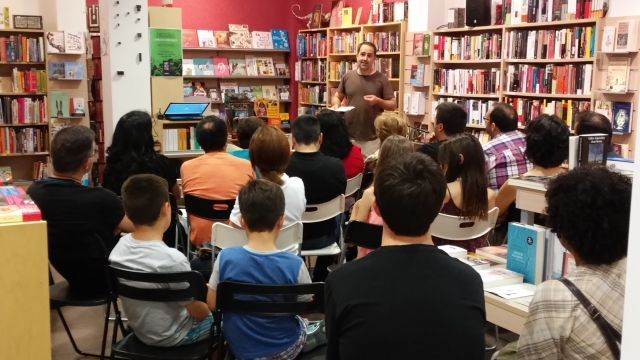 Presentación de Zacarías en la Librería Noviembre de Benicàssim