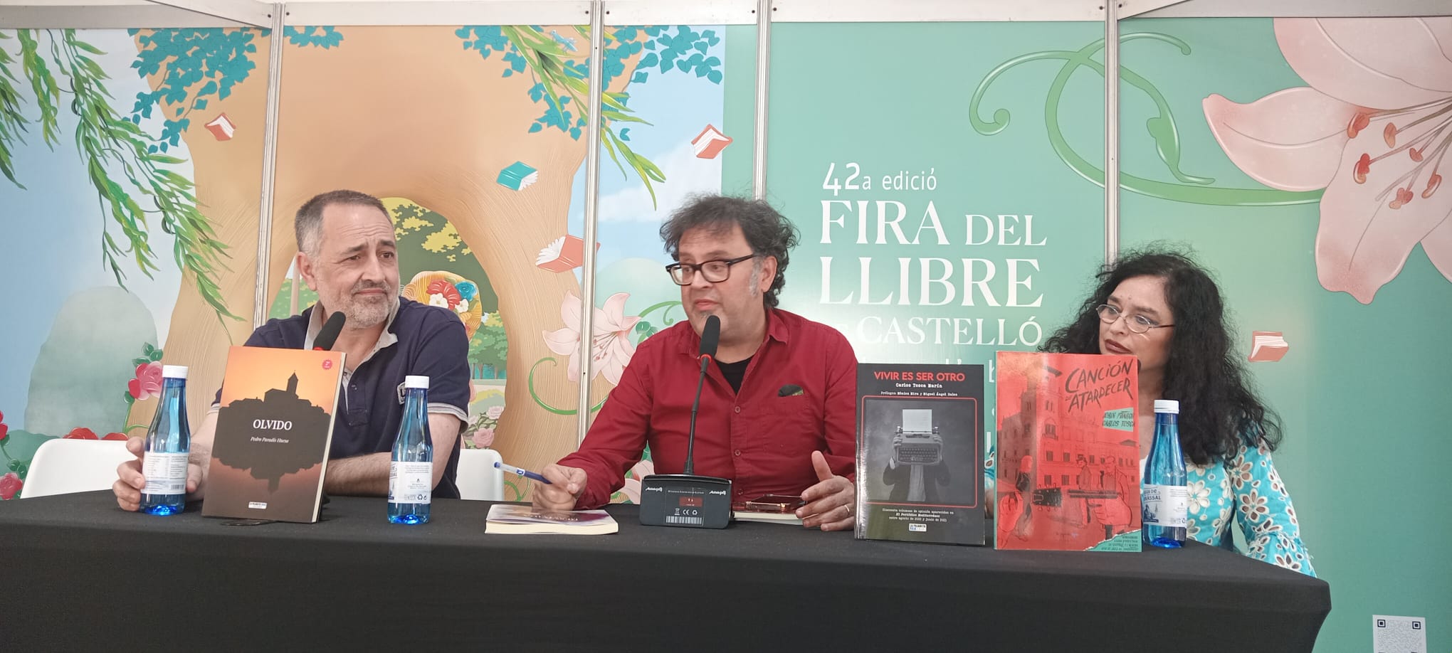 Mesa redonda Diferents escriptures, diferents gèneres
